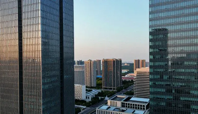 企业信息更新维护中如何选择合适采购对接服务？